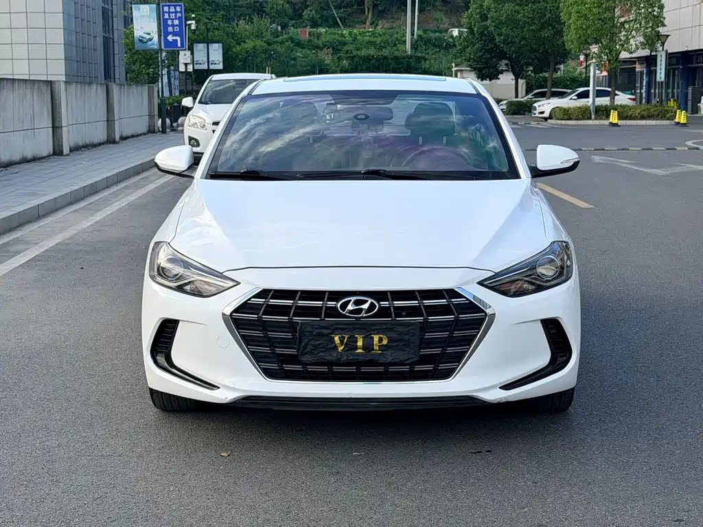 Hyundai Elantra — фото 2