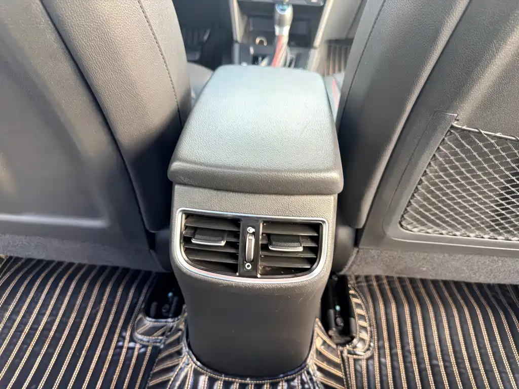 Hyundai Elantra — фото 11