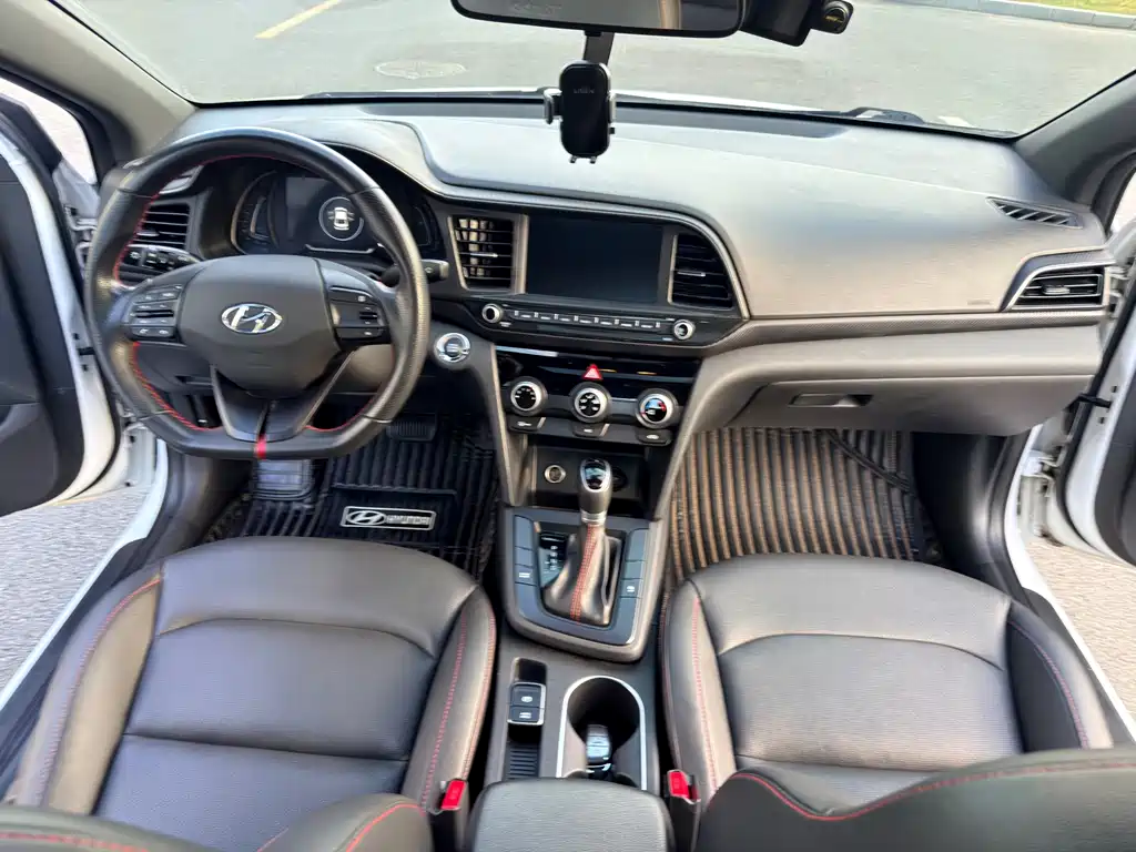 Hyundai Elantra — фото 13