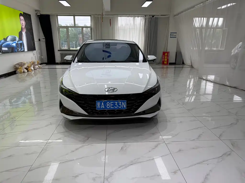 Hyundai Elantra — фото 2