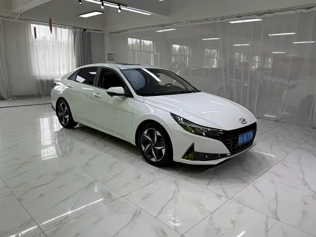 Hyundai Elantra — фото 3