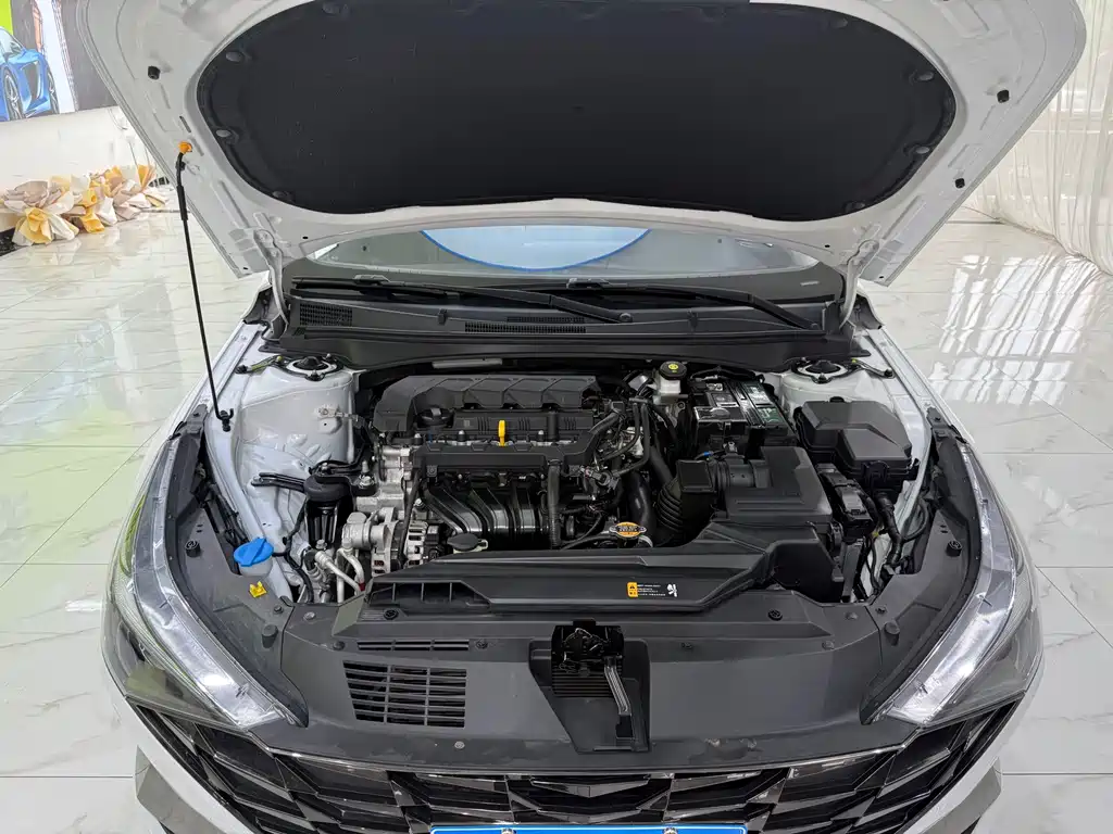 Hyundai Elantra — фото 23