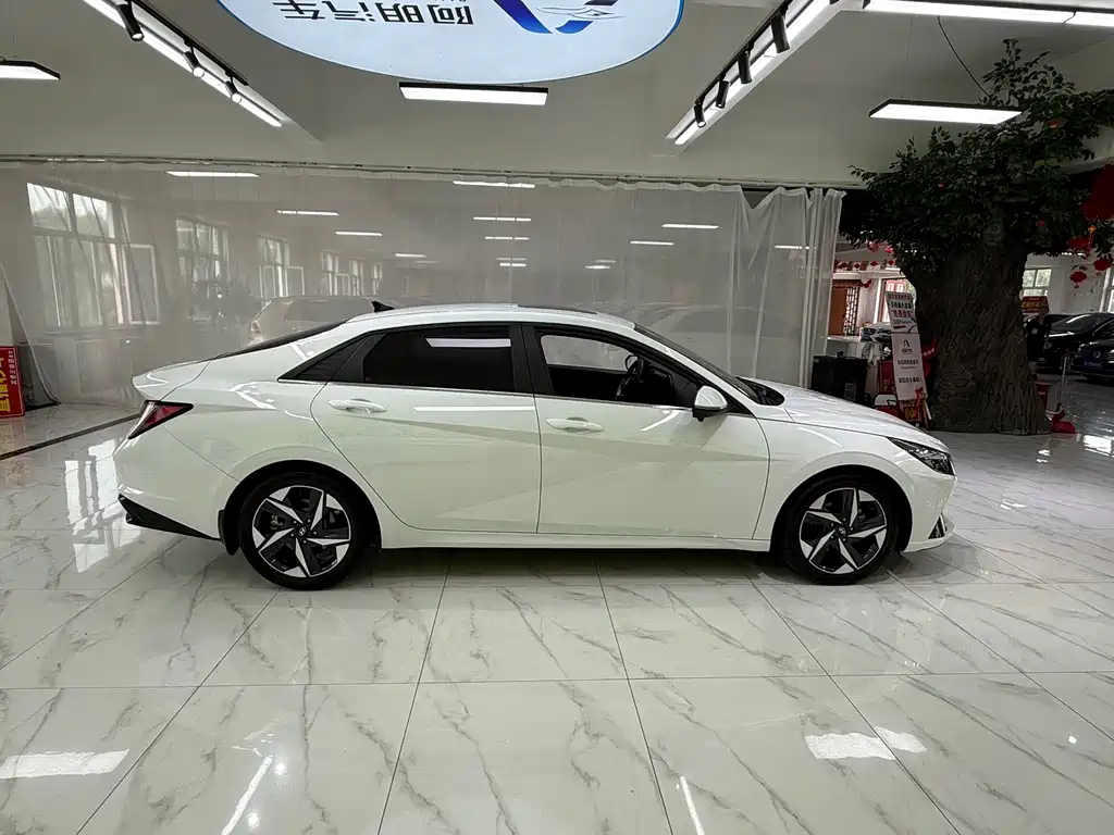 Hyundai Elantra — фото 8