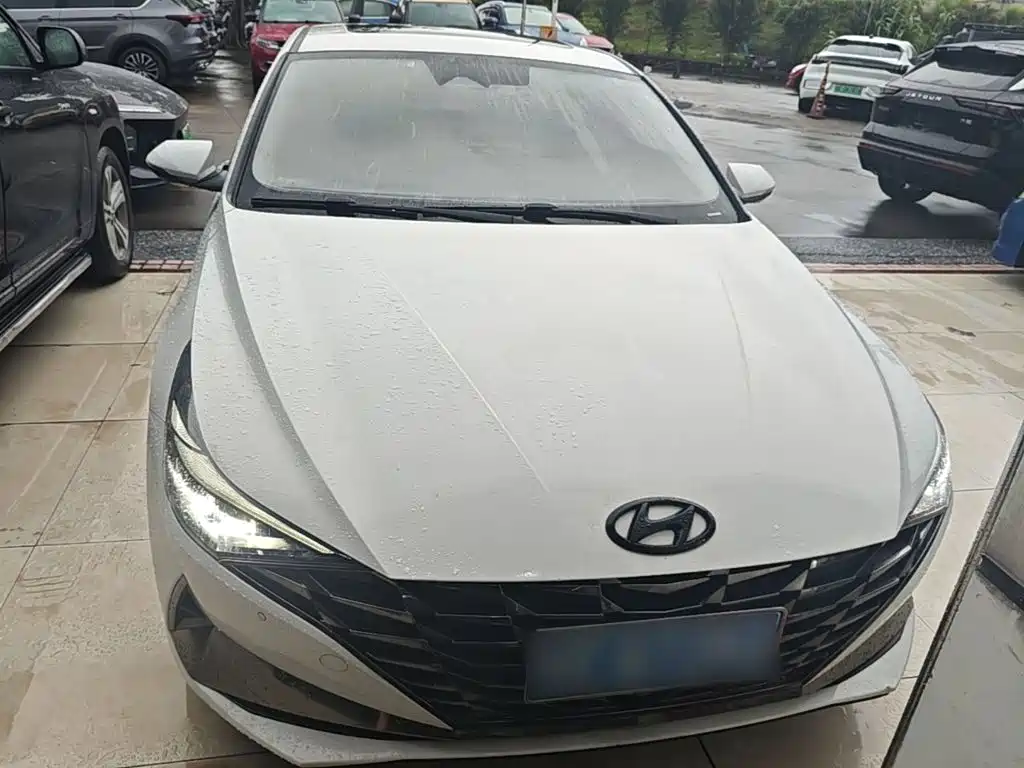 Hyundai Elantra — фото 3