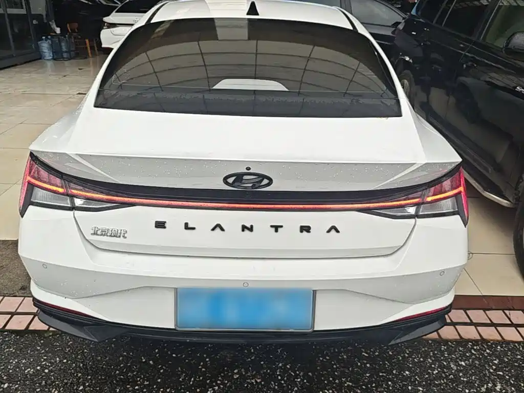 Hyundai Elantra — фото 6