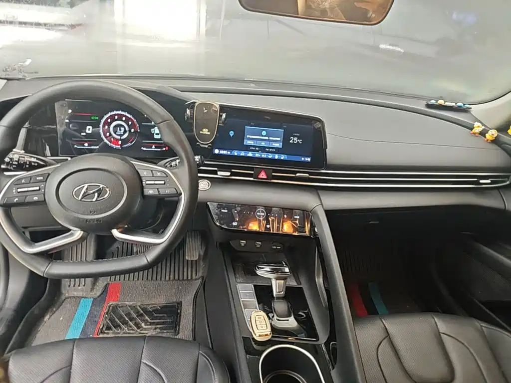 Hyundai Elantra — фото 10