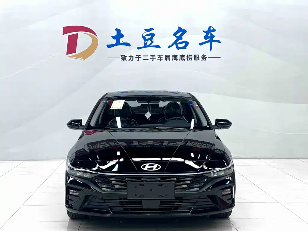 Hyundai Elantra — фото 2