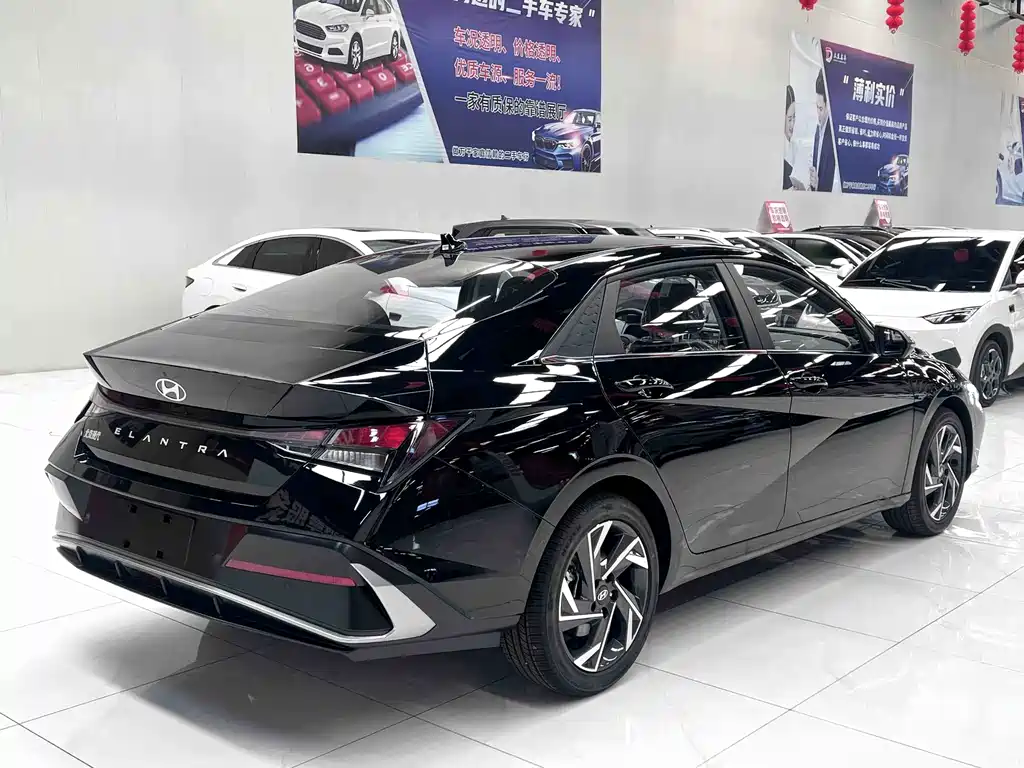 Hyundai Elantra — фото 4