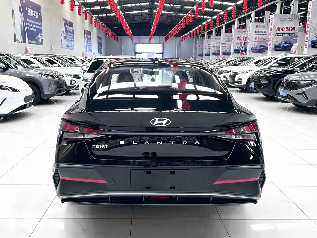 Hyundai Elantra — фото 5