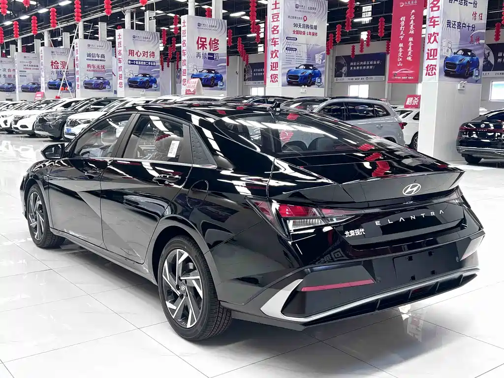 Hyundai Elantra — фото 6