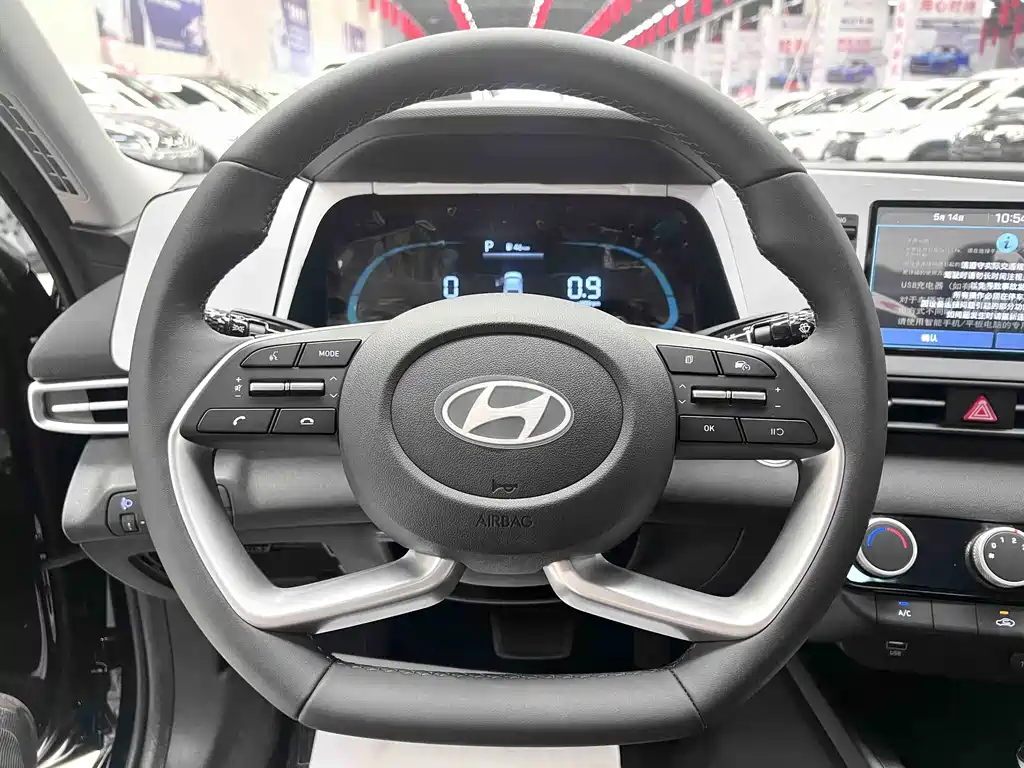 Hyundai Elantra — фото 8