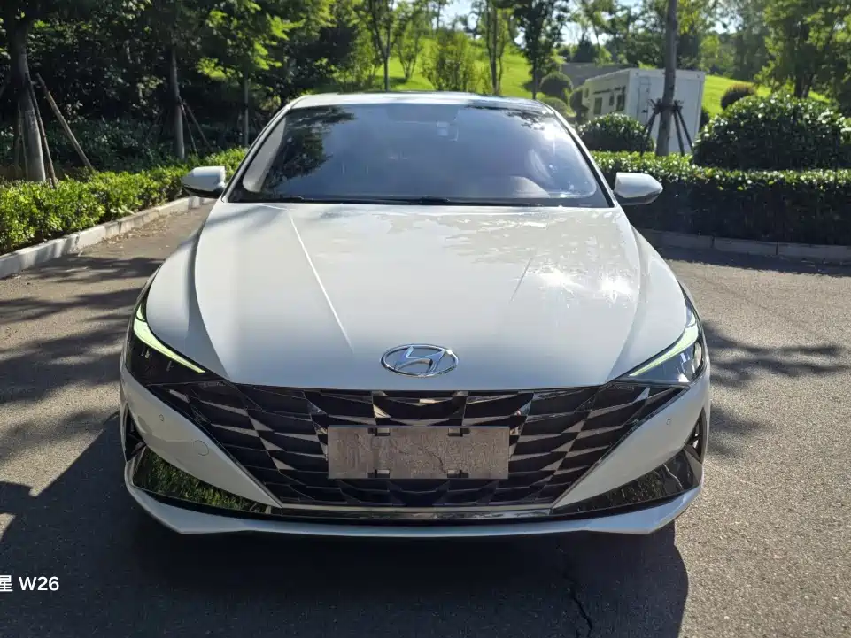Hyundai Elantra — фото 2