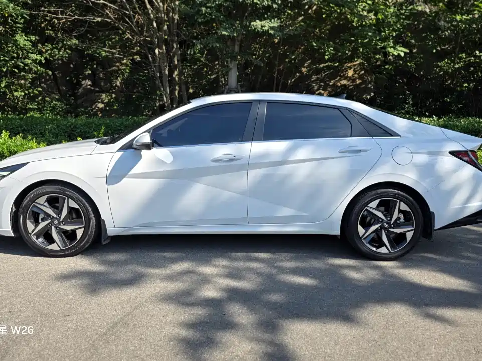 Hyundai Elantra — фото 14