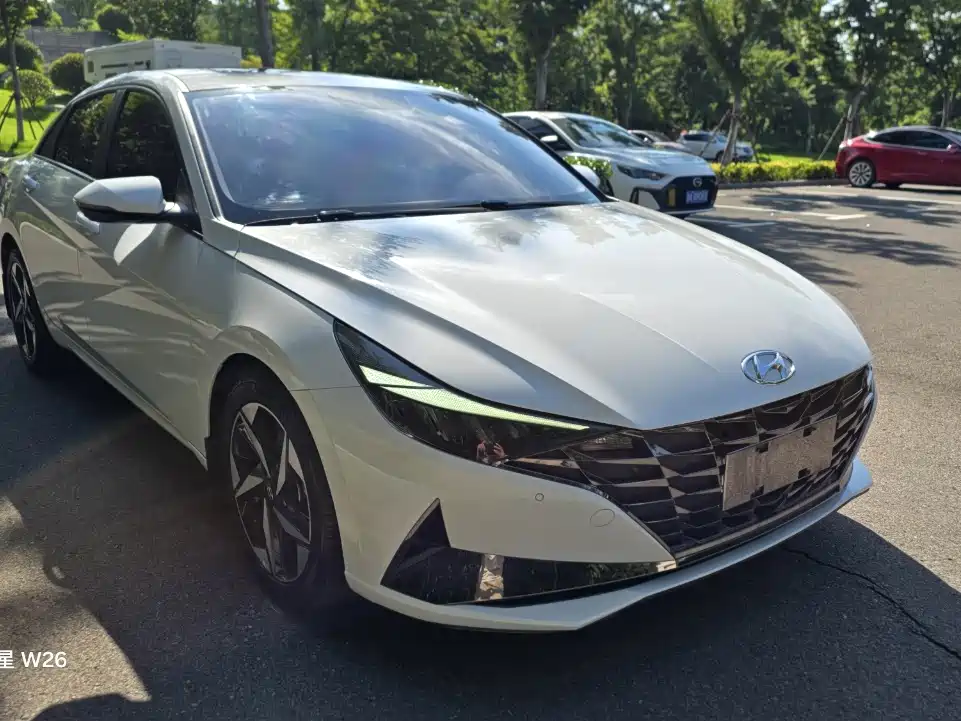 Hyundai Elantra — фото 3