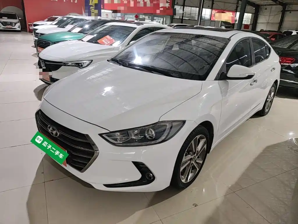 Hyundai Elantra — фото 2
