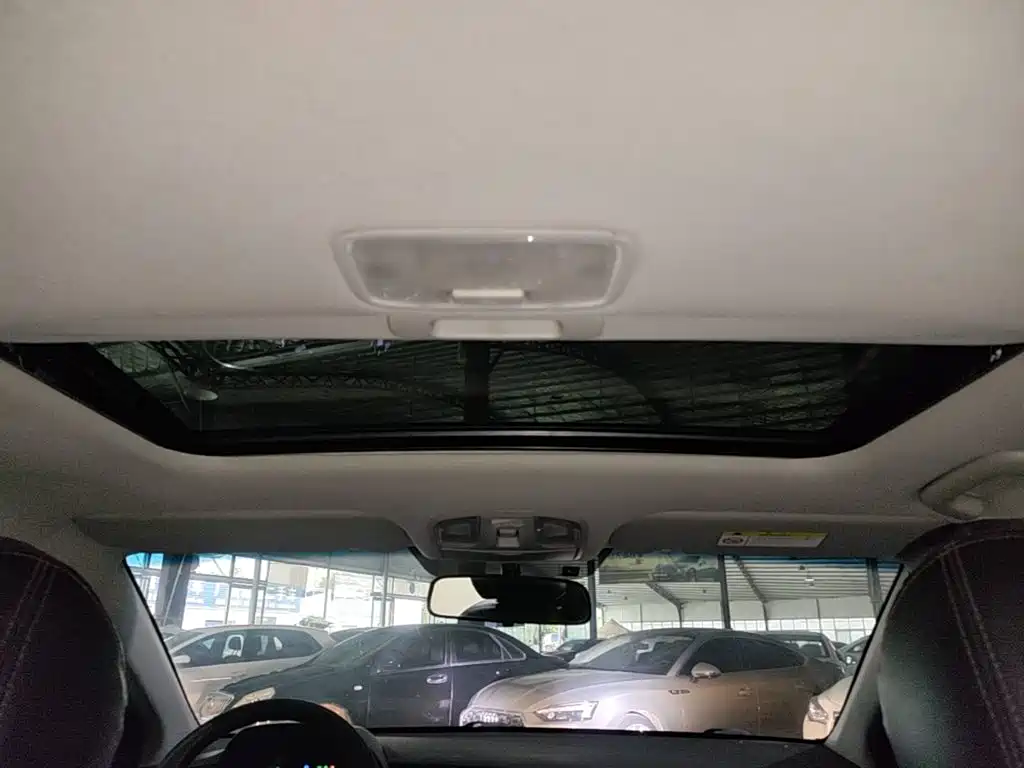 Hyundai Elantra — фото 18