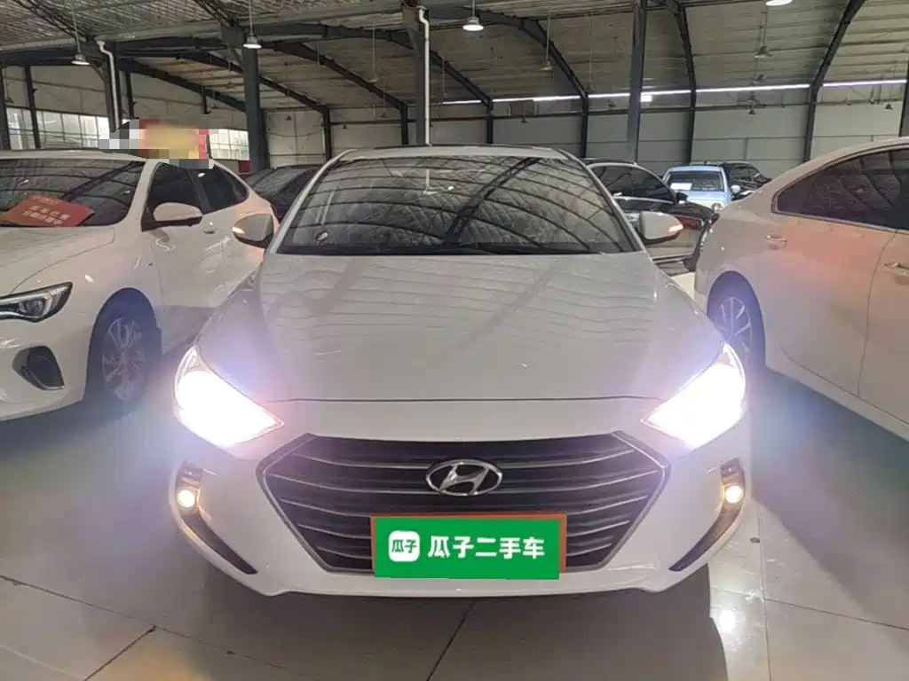 Hyundai Elantra — фото 3