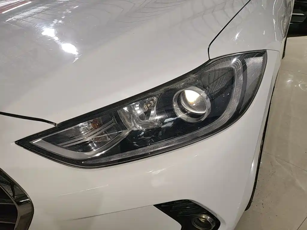 Hyundai Elantra — фото 24