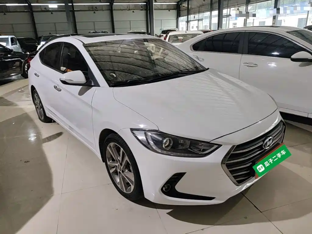 Hyundai Elantra — фото 4