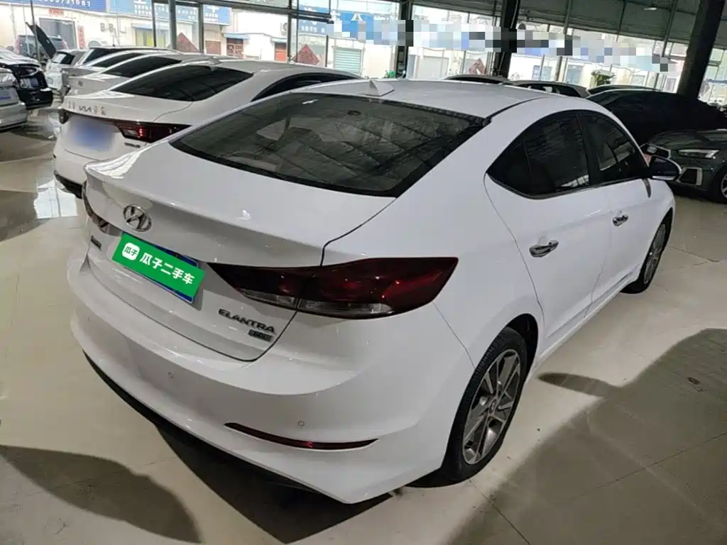 Hyundai Elantra — фото 7