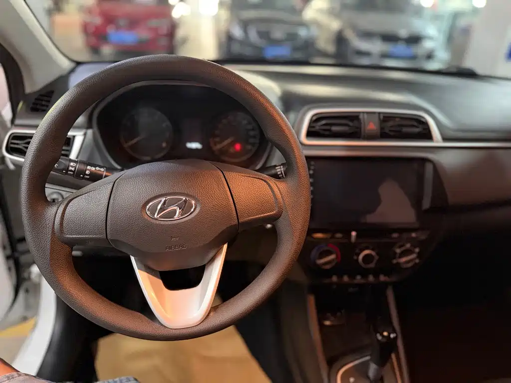Hyundai Verna — фото 13