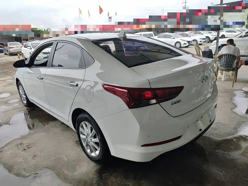 Hyundai Verna — фото 5