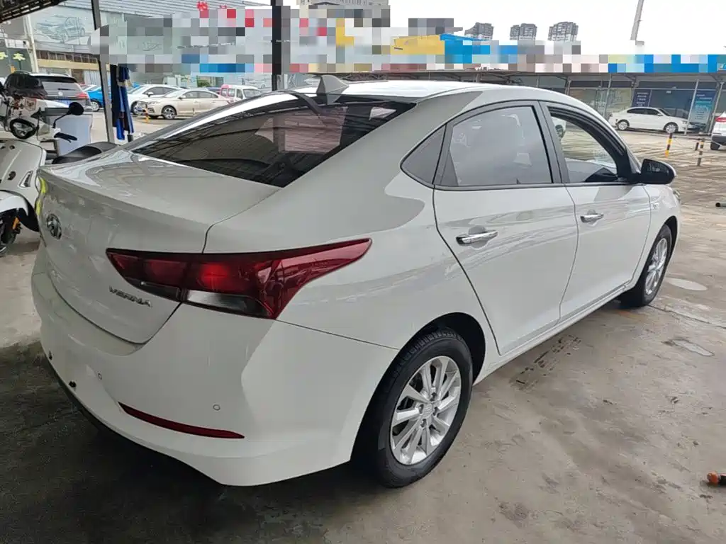 Hyundai Verna — фото 7
