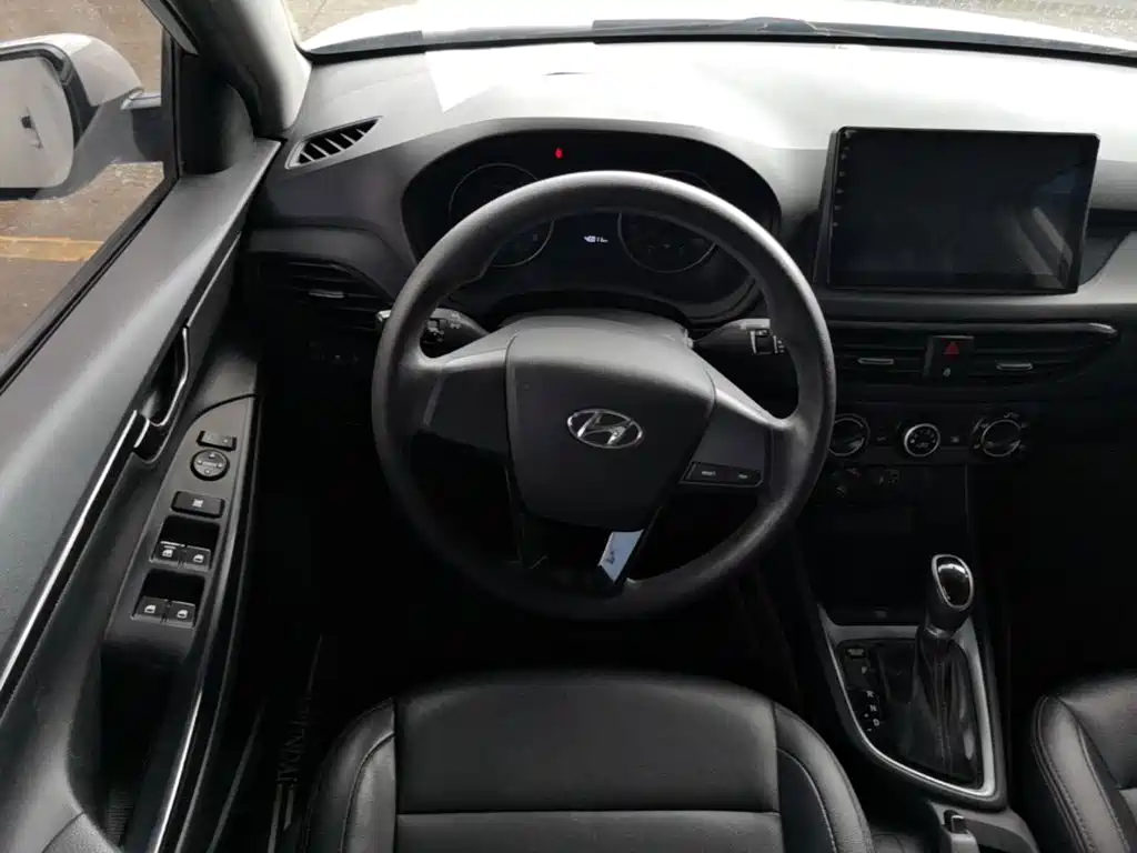 Hyundai Elantra — фото 11