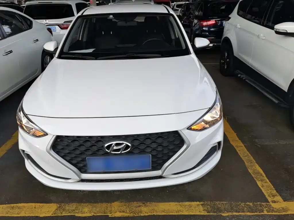 Hyundai Elantra — фото 3