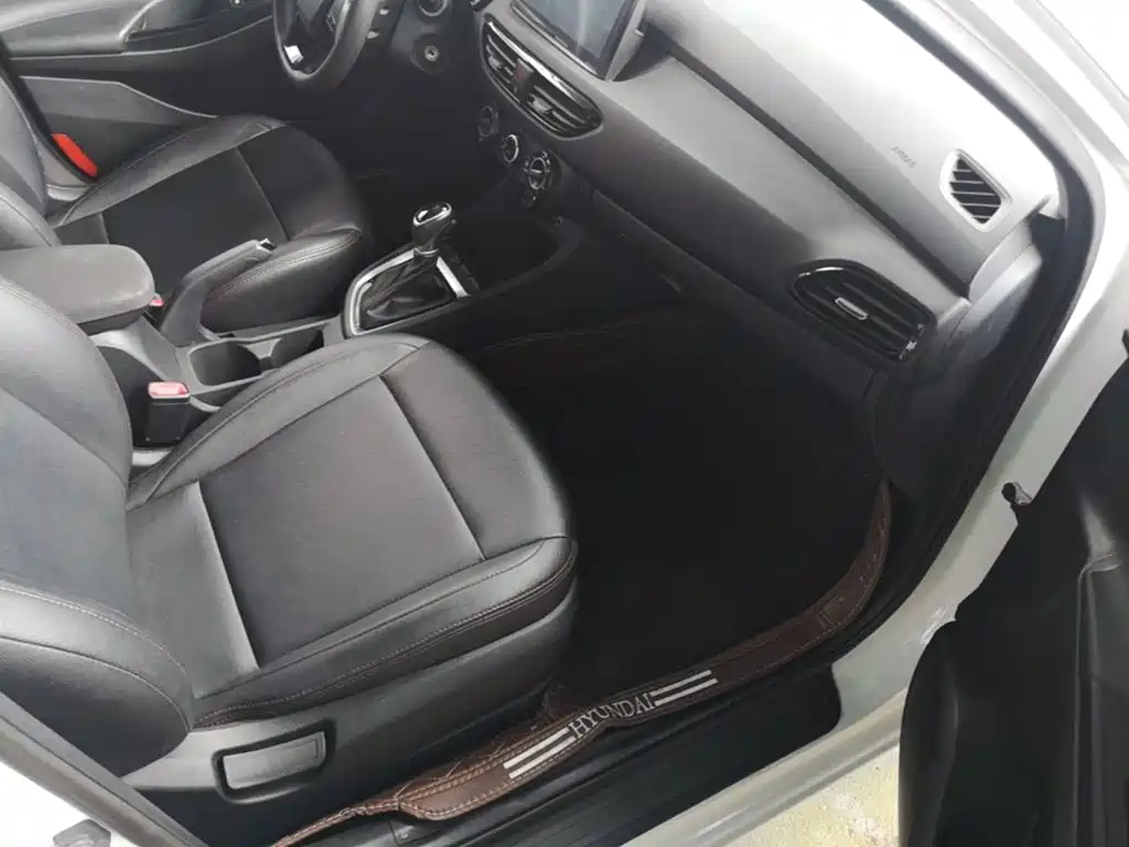 Hyundai Elantra — фото 25