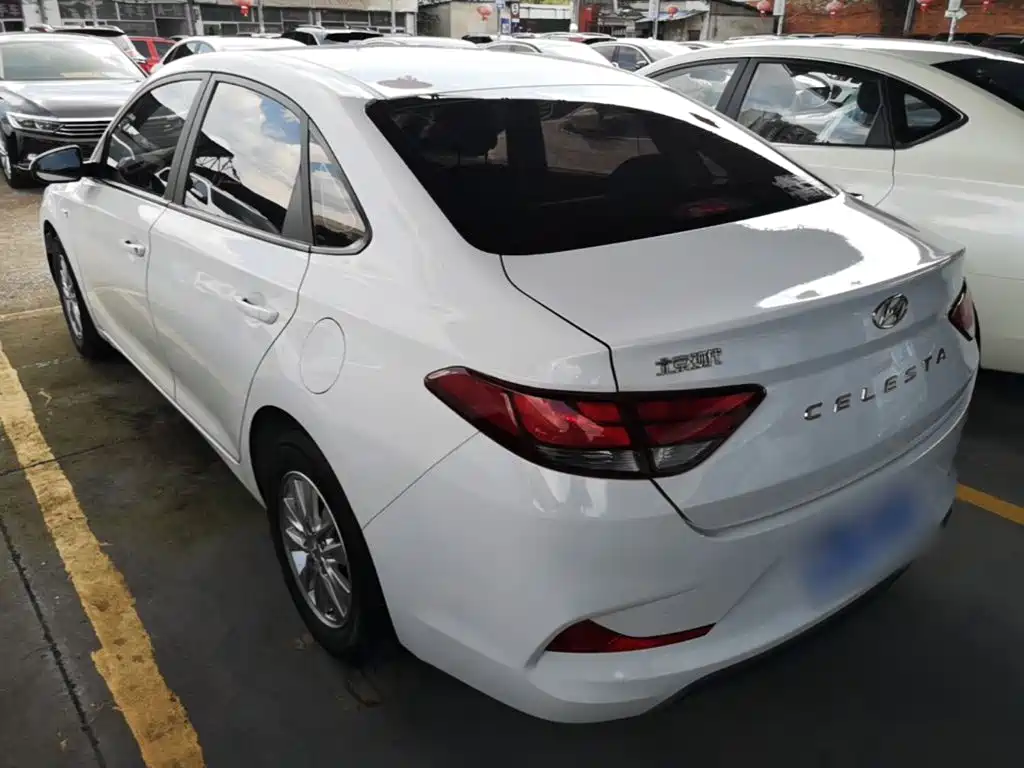 Hyundai Elantra — фото 5