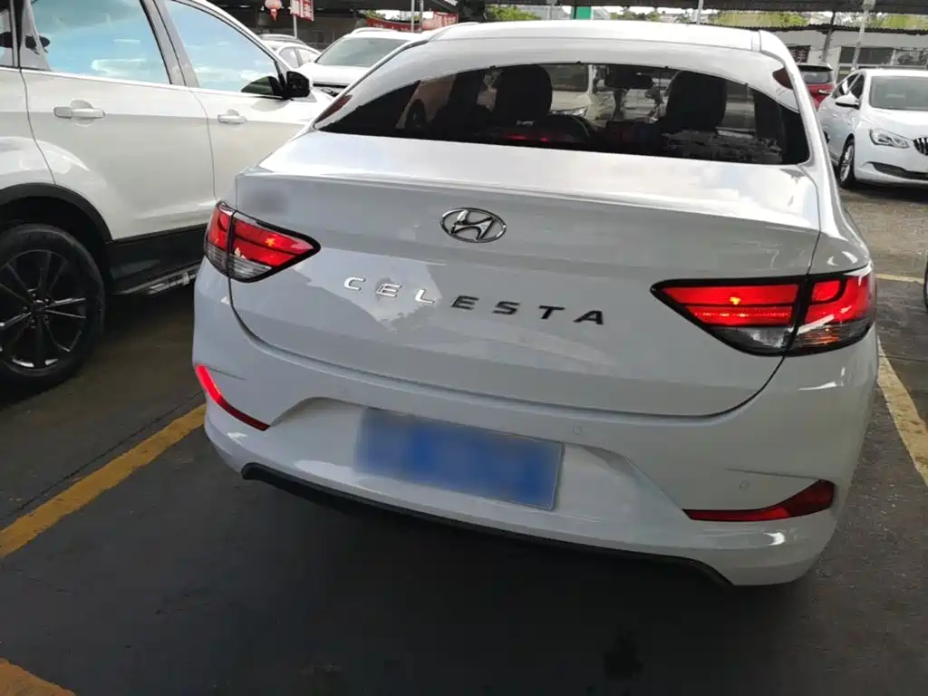 Hyundai Elantra — фото 6