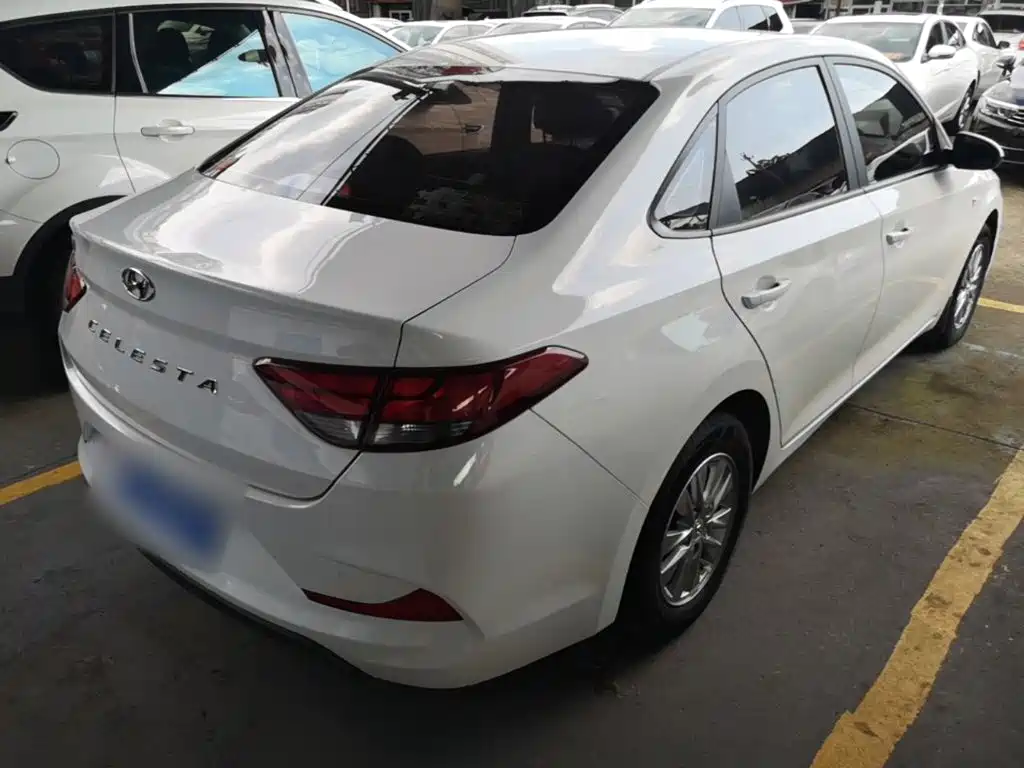 Hyundai Elantra — фото 7