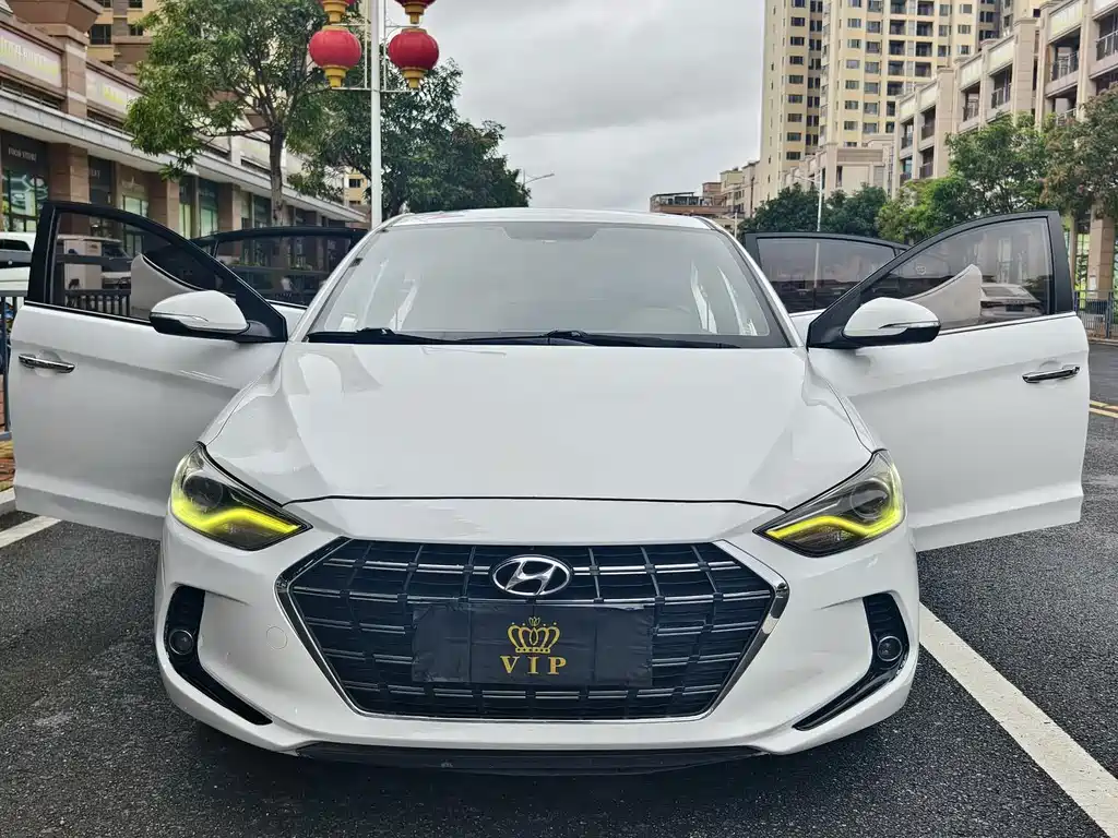 Hyundai Elantra — фото 17