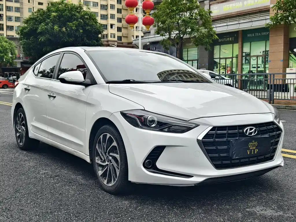 Hyundai Elantra — фото 3