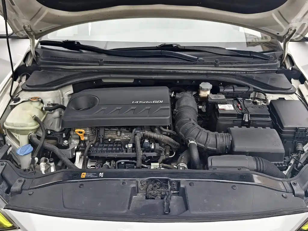 Hyundai Elantra — фото 6