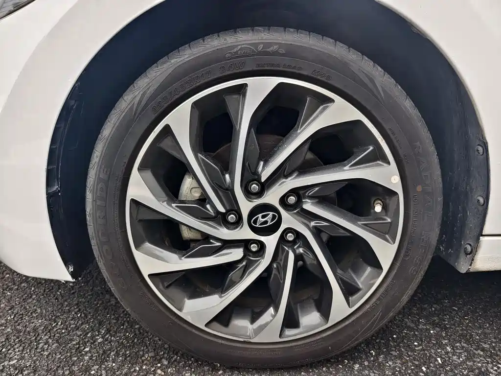 Hyundai Elantra — фото 7