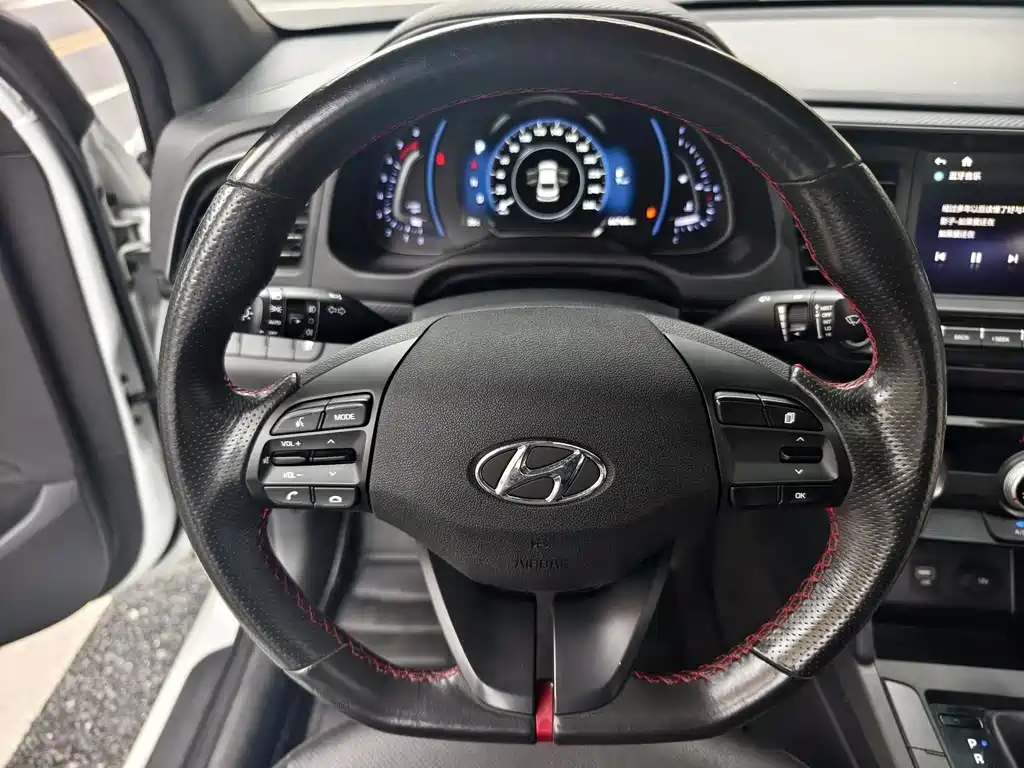 Hyundai Elantra — фото 8