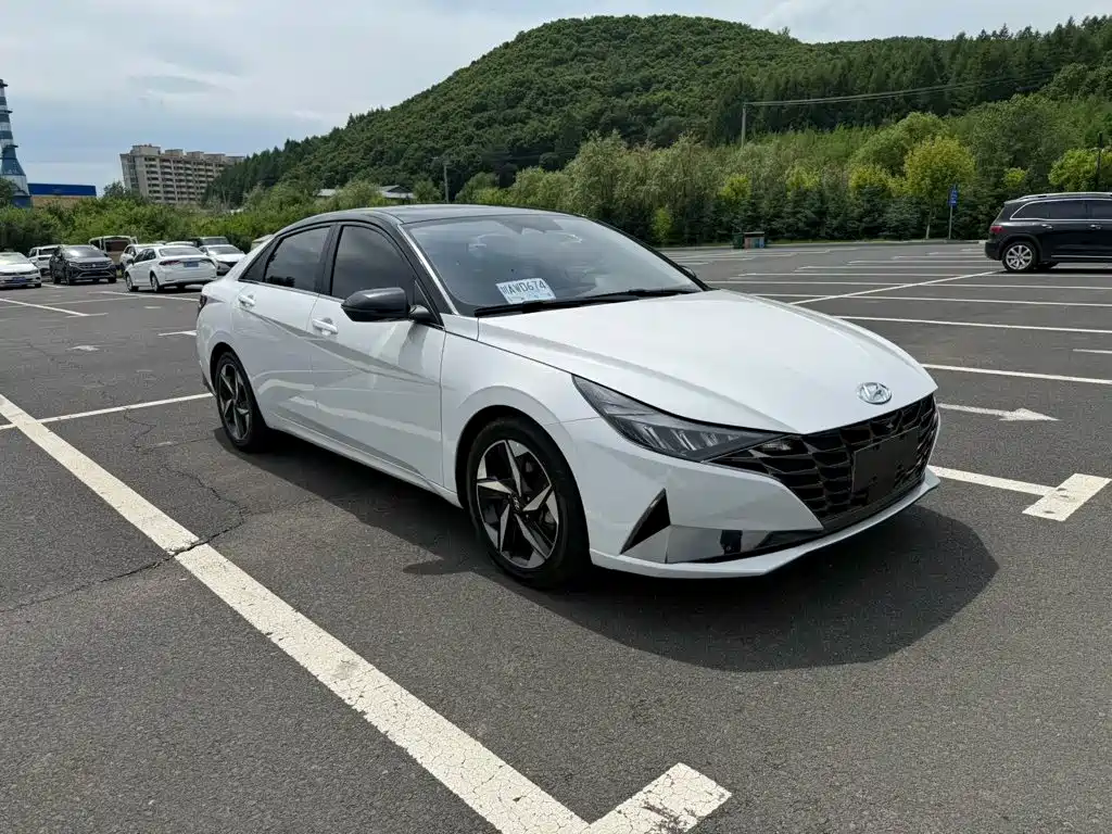 Hyundai Elantra — фото 3