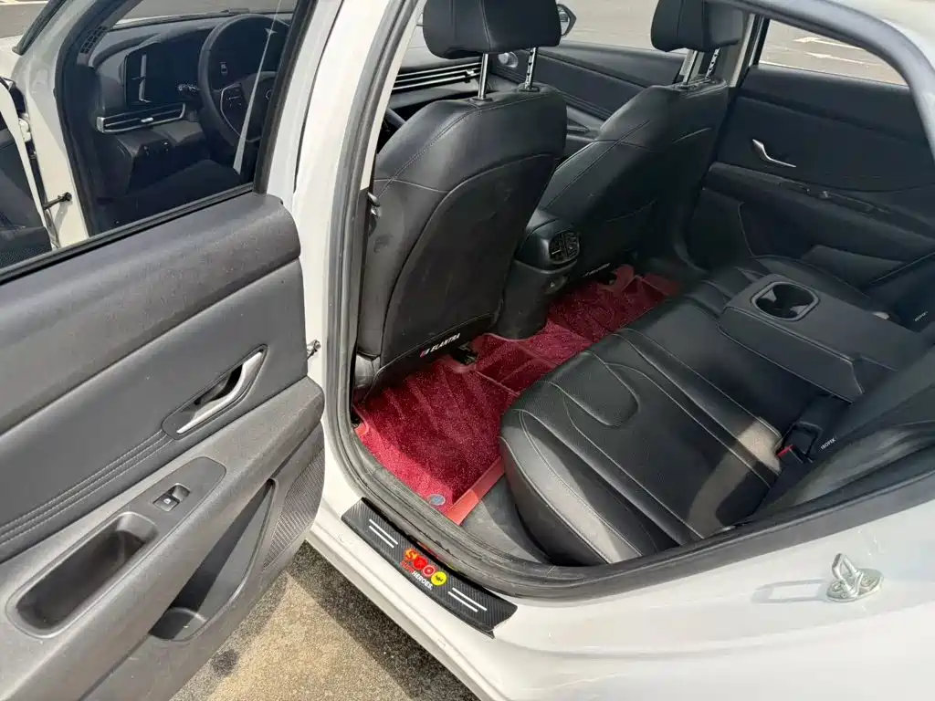 Hyundai Elantra — фото 8