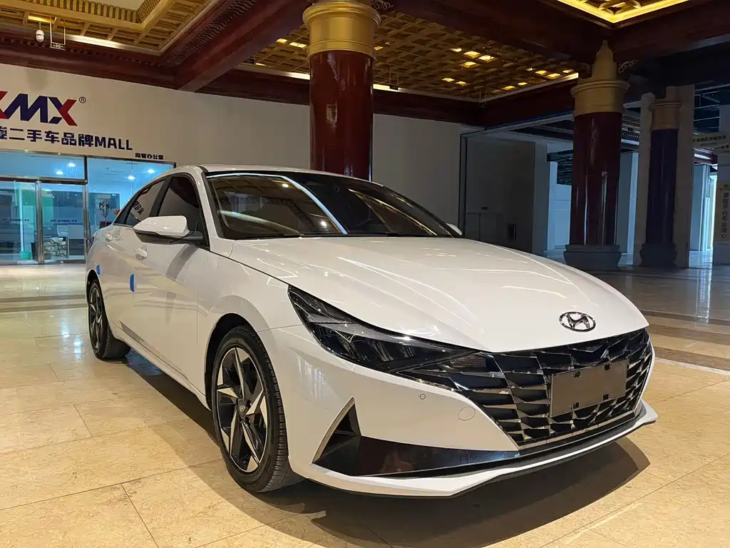 Hyundai Elantra — фото 2