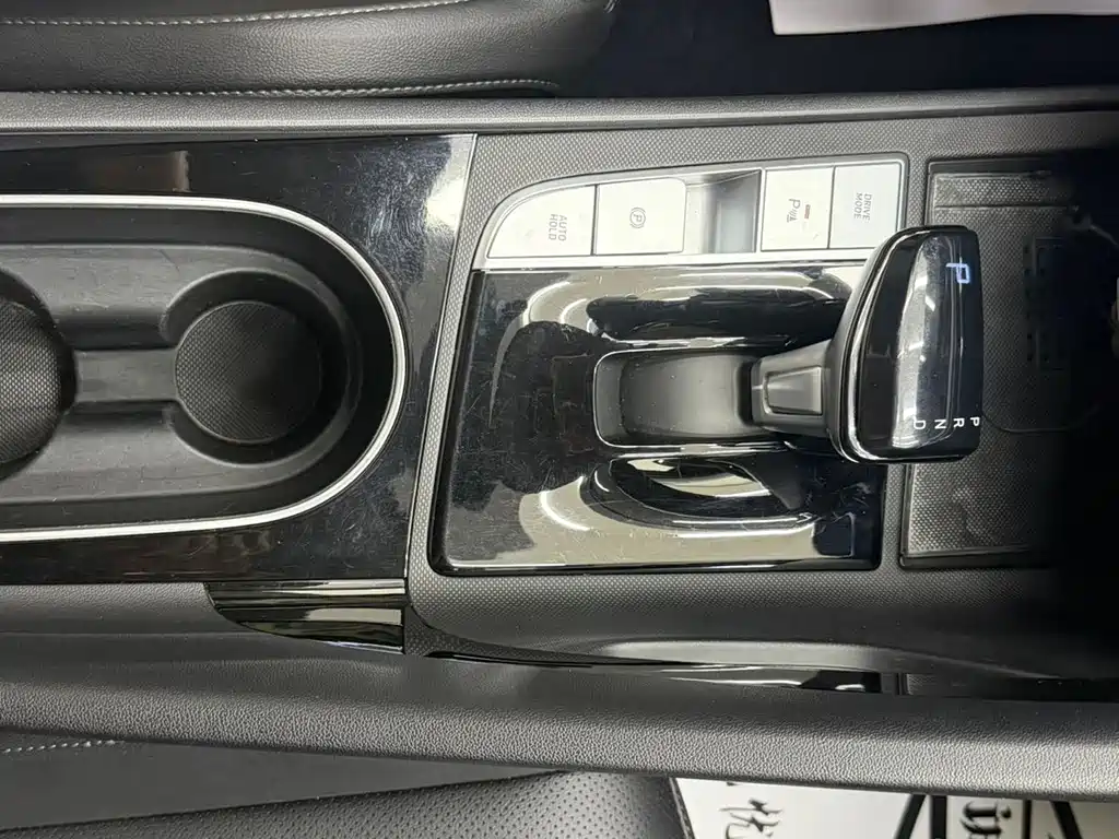 Hyundai Elantra — фото 15
