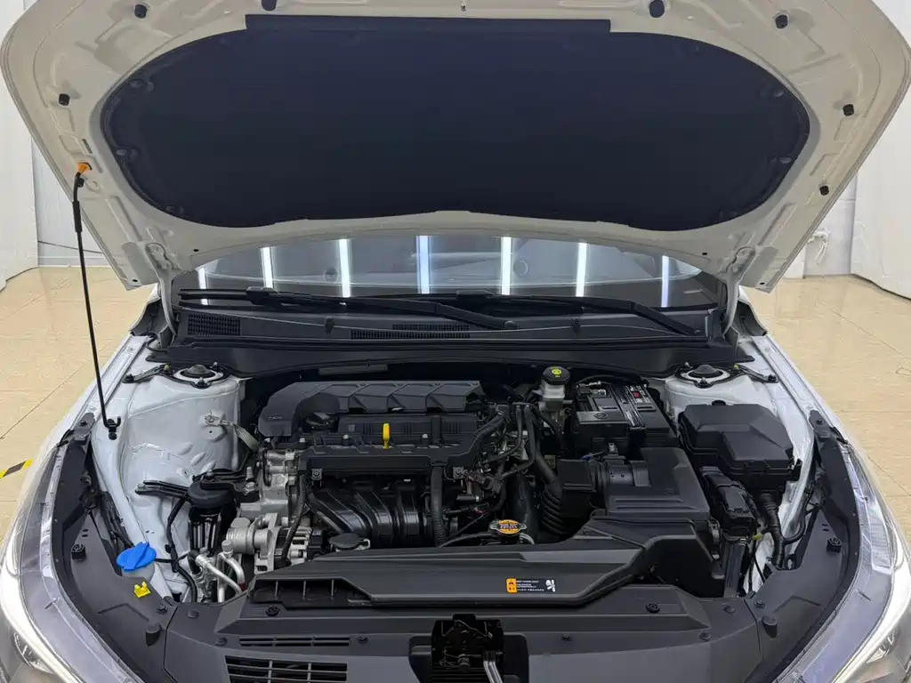 Hyundai Elantra — фото 18