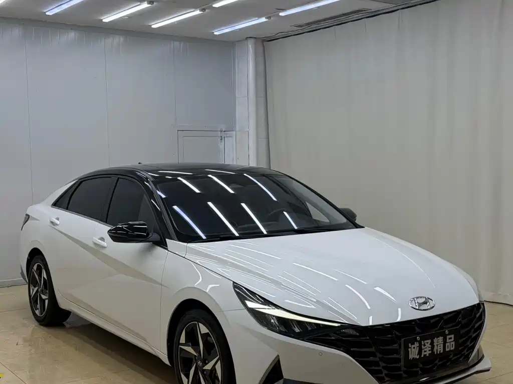 Hyundai Elantra — фото 3