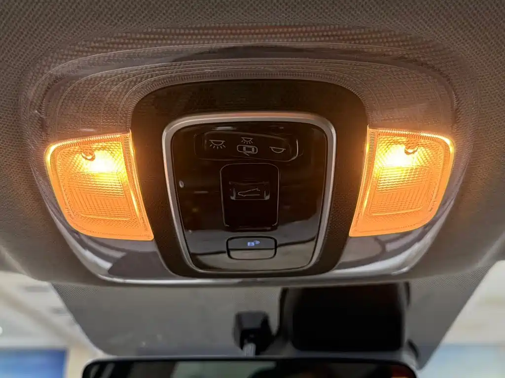 Hyundai Elantra — фото 21