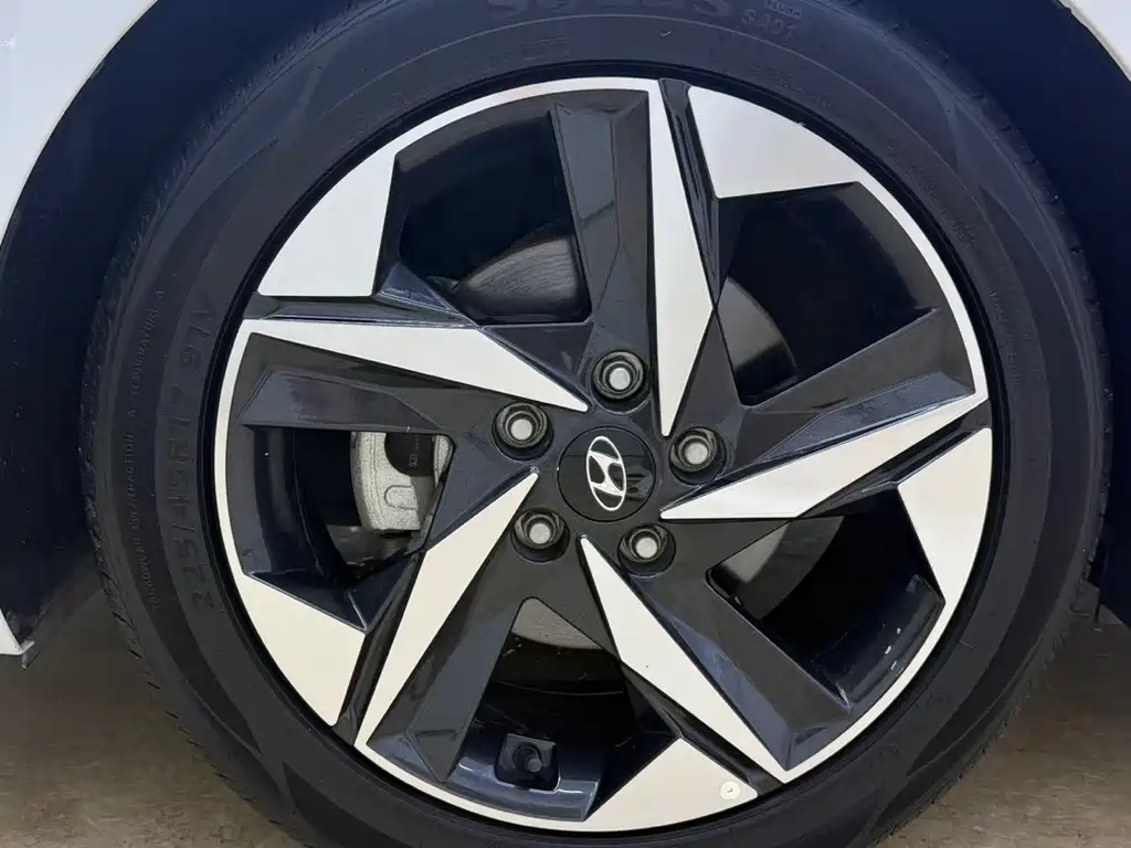 Hyundai Elantra — фото 22