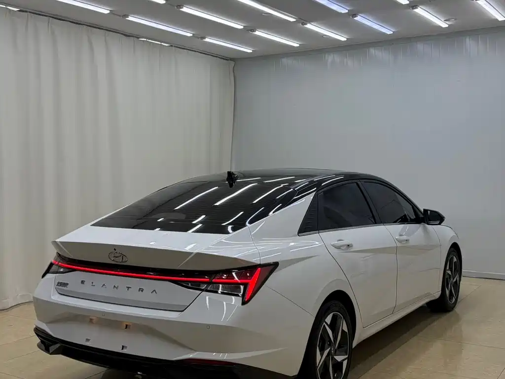 Hyundai Elantra — фото 4