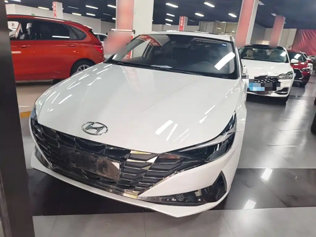 Hyundai Elantra — фото 3