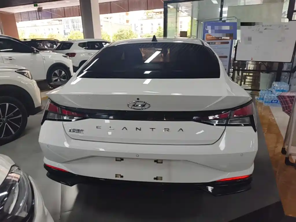 Hyundai Elantra — фото 6