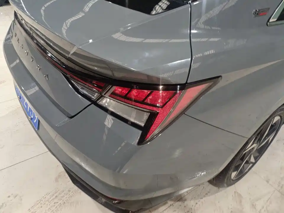 Hyundai Elantra — фото 15